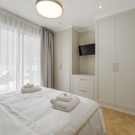 Seashell Aparthotel 4*